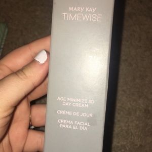 Mary kay day cream for oily to combo skin
